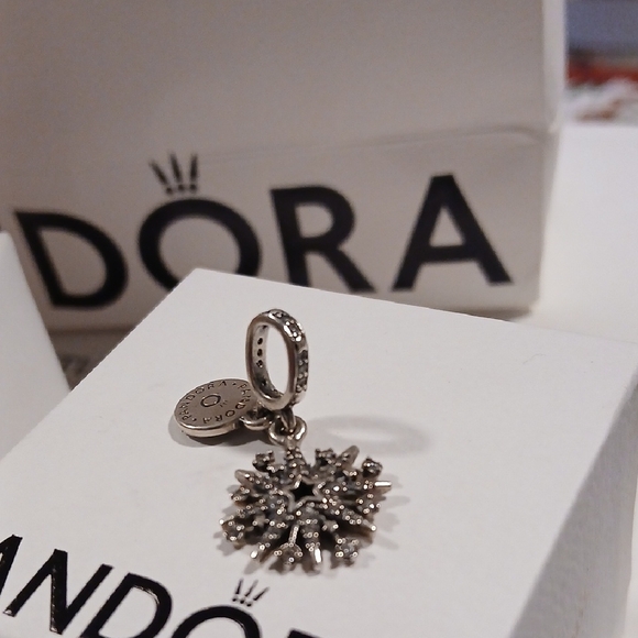 Pandora Silver Snowflake Pendant - Picture 7 of 7